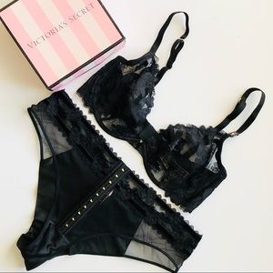 36DD/XL Victoria’s Secret black lingerie set